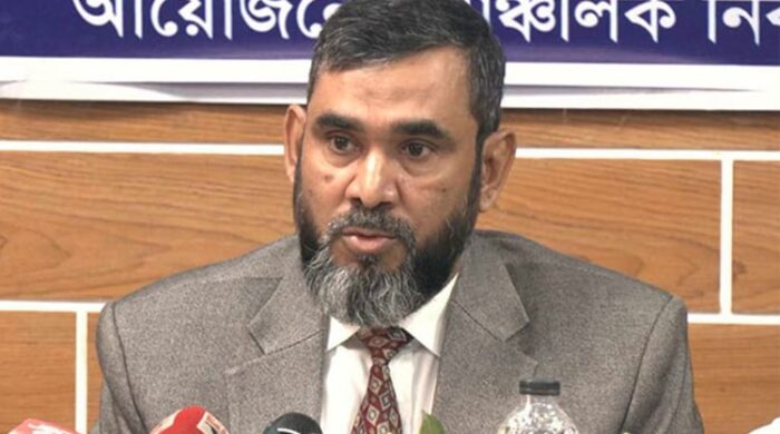 কমিশনার (ইসি) ব্রিগেডিয়ার জেনারেল (অব.) আবুল ফজল মো. সানাউল্লাহ।