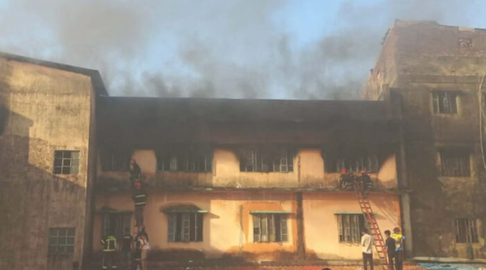 চট্টগ্রামের কম্বল গোডাউনের আগুন আড়াই ঘণ্টায় নিয়ন্ত্রণে আনা হলো