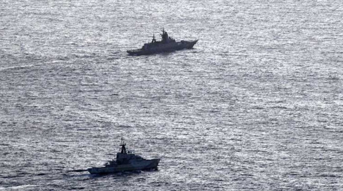 যুক্তরাজ্যে রাশিয়ার যুদ্ধজাহাজ ও ট্যাঙ্কার আটক