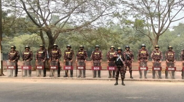 তারেক রহমানের শ্রদ্ধা নিবেদন ঘিরে জিয়া উদ্যান-স্মৃতিসৌধে বিজিবি