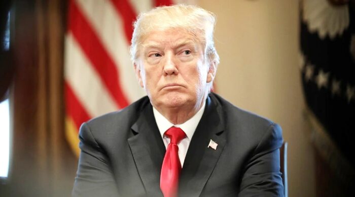 একের পর এক দেশে ভ্রমণ নিষেধাজ্ঞা: ট্রাম্পের কৌশল কী?