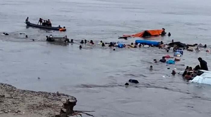 পেরুর নদী বন্দরে ভূমিধসে নৌকা ডুবি, নিহত ১২