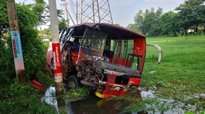পটিয়ায় বাস–ট্রাক সংঘর্ষে চালক নিহত, আহত ৪