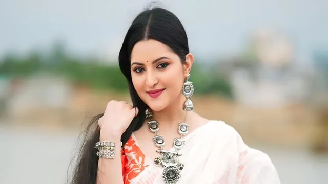 পরীমণি প্রিয় শহরকে বিদায় জানালেন, বরিশাল উদ্দেশ্যে রওনা