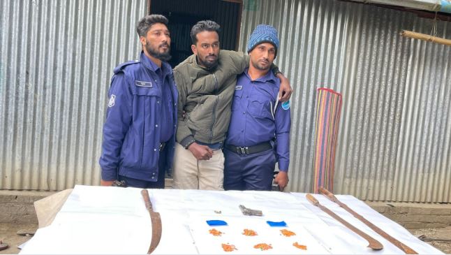 পাটগ্রামে বহিষ্কৃত শিবির নেতাকে অস্ত্রসহ আটক বিজিবির অভিযানে