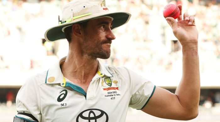 ব্রিসবেন টেস্ট: স্টার্কের রেকর্ড ও ইংল্যান্ডের ব্যাটিং