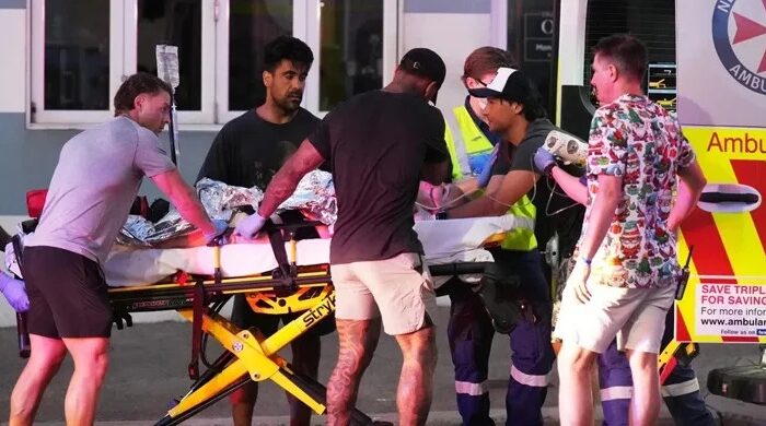 সিডনিতে বন্দুক হামলায় নিহতের সংখ্যা বেড়ে ১৬