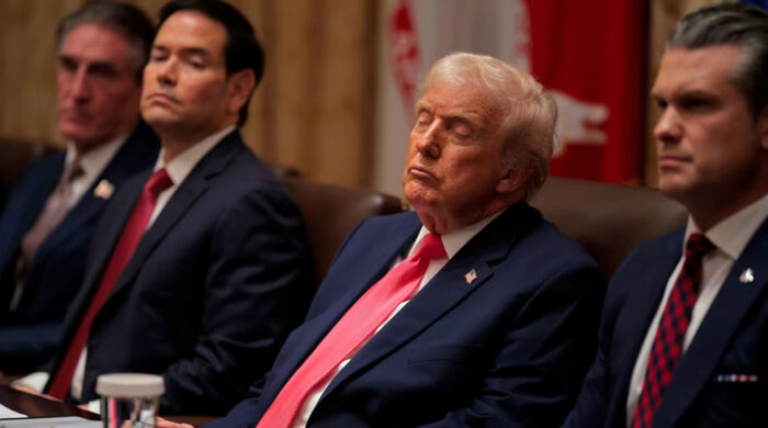 ‘চনমনে’ দাবি করেই বৈঠকে ঘুম, ট্রাম্পকে ঘিরে নতুন বিতর্ক