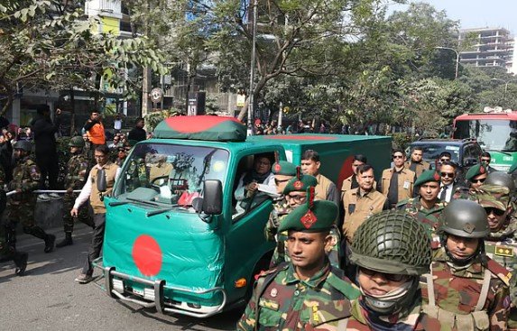 খালেদা জিয়ার লাশ লাল-সবুজ গাড়িতে জানাজাস্থলে | সম্পূর্ণ খবর