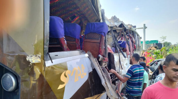 ভাঙ্গায় সড়ক দুর্ঘটনায় মা-শিশুসহ নিহত ৪
