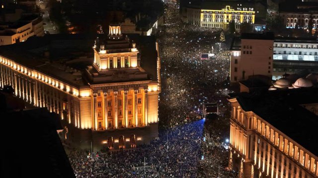 বুলগেরিয়া সরকার পদত্যাগে রাজনৈতিক অস্থিরতা তুঙ্গে