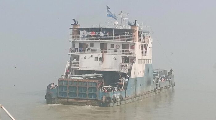 ফেরি দুর্ঘটনার পর ১৫ ঘণ্টা নীরবতা, ক্ষোভে ফুঁসছে জনপদ