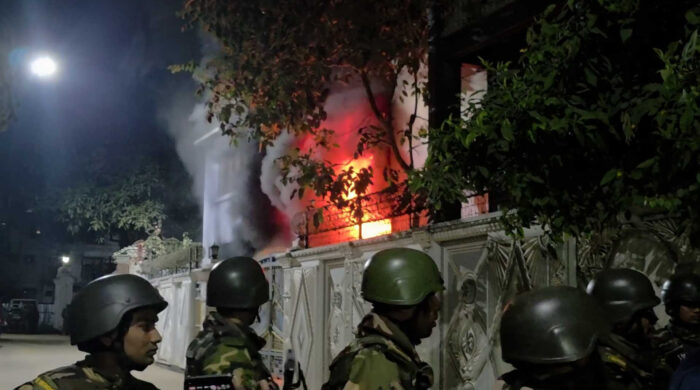 হাদির মৃত্যুতে বান্দরবানে সহিংসতা, বীর বাহাদুরের বাসায় আগুন