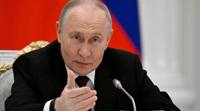 পুতিন হুঁশিয়ারি: বলপ্রয়োগে ডনবাস দখলের প্রস্তুতি