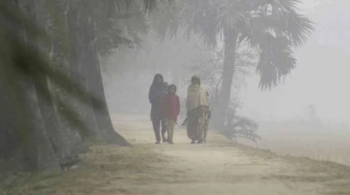 শীতে কাঁপছে চুয়াডাঙ্গা ও খানসামা