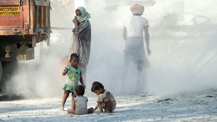 ঢাকার বাতাসে বিষের ছোবল, শ্বাসরুদ্ধ শিশুর ভবিষ্যৎ