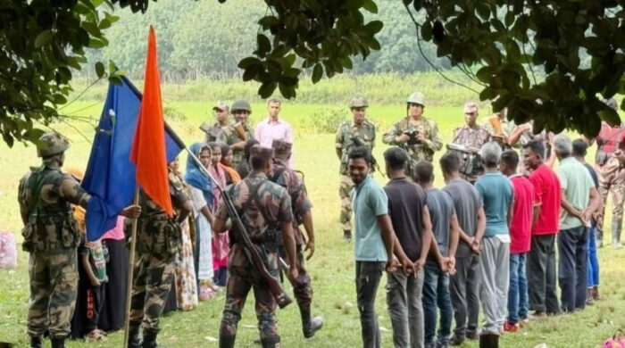 চাঁপাইনবাবগঞ্জ সীমান্তে বিএসএফের পুশইন, নারী-শিশুসহ ১৭ জন আটক