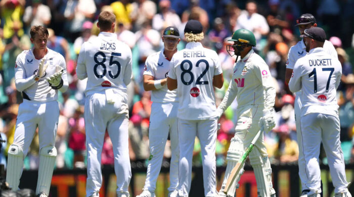 অস্ট্রেলিয়ার জয়ে শেষ অ্যাশেজ, আবেগে ভাসালেন খাজা