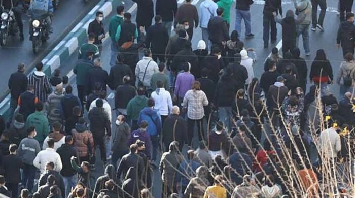 অনুগত ইরানি ব্যবসায়ীরা কেন এখন রাজপথে