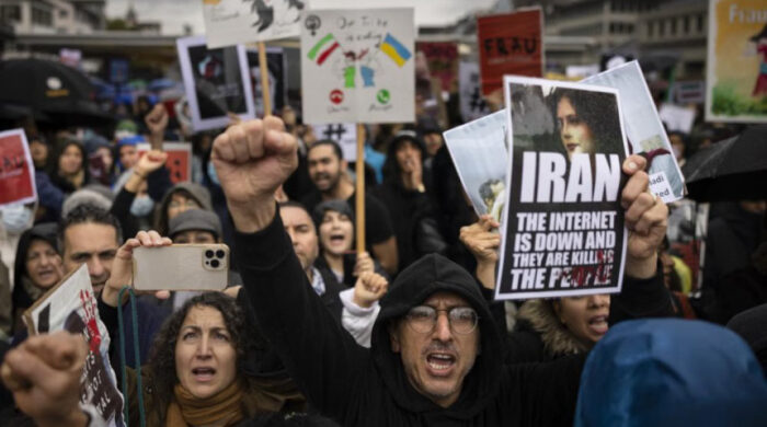 দ্বিতীয় সপ্তাহে ইরানের সরকারবিরোধী বিক্ষোভে নিহত অন্তত ১২