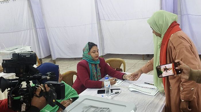 কড়া নিরাপত্তায় উৎসবমুখর জকসু ভোটগ্রহণ শুরু