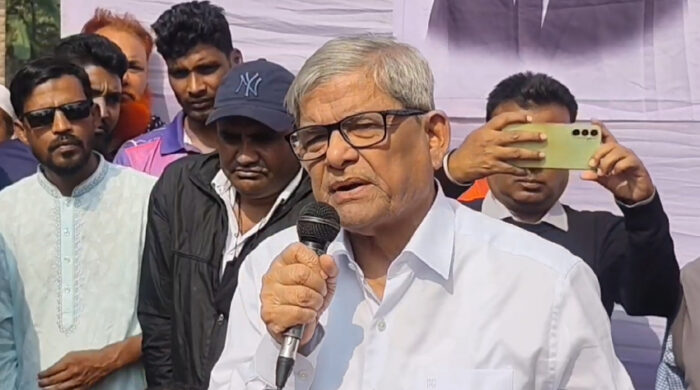 ঠাকুরগাঁওয়ে নির্বাচনি পথসভায় অতীত দমন-পীড়ন ও ভোটাধিকার আন্দোলনের স্মৃতি তুলে ধরে আবেগঘন বক্তব্য দেন বিএনপি মহাসচিব মির্জা ফখরুল।