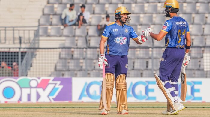 ৫০ বলে ৯০ রান করেছেন নাসির।