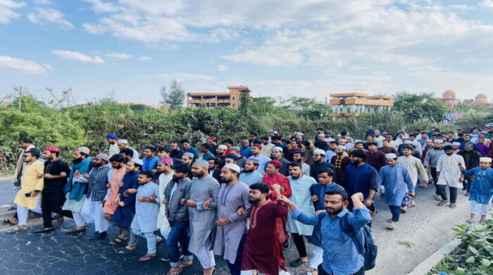 হাদি হত্যার বিচার দাবিতে বরিশালে উত্তাল ছাত্র-জনতা