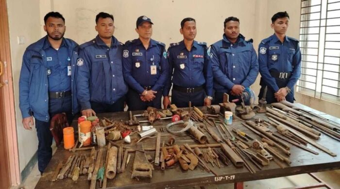 রামুতে যৌথ অভিযানে অস্ত্রভাণ্ডার উদ্ধার, গ্রেপ্তার ১