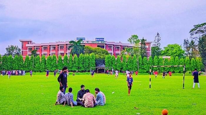 উপাচার্য-উপাচার্যের দ্বন্দ্বে অচল পবিপ্রবি, সংকটে শিক্ষা