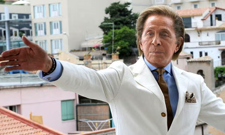 ফ্যাশনের রাজপুত্র ভ্যালেন্তিনোর নীরব বিদায়