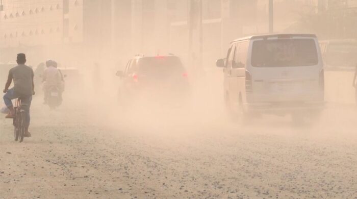 ছুটির দিনেও শীর্ষ দূষণে ঢাকা, বাড়ছে শঙ্কা