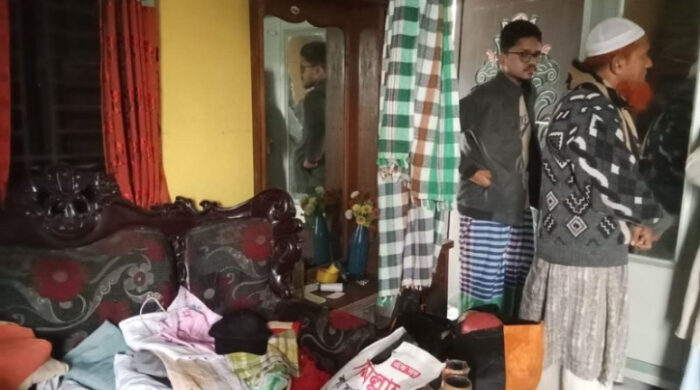 আড়াইহাজারে রাতের ডাকাতি