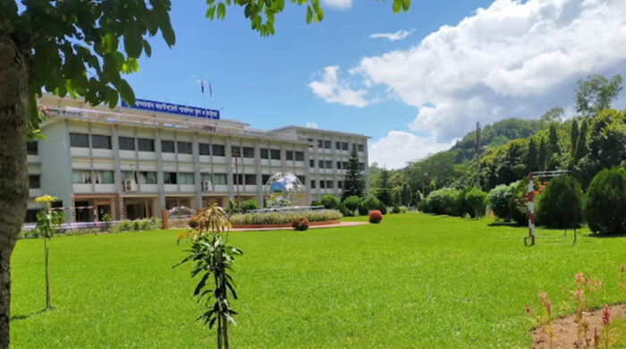 বান্দরবান কালেক্টরেট স্কুলে শিক্ষকসহ ১৮ পদে নিয়োগ