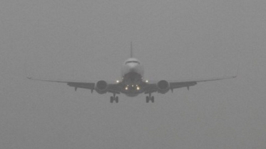 ঘন কুয়াশায় বিপর্যস্ত আকাশপথ, ঢাকায় নামেনি ৮ ফ্লাইট