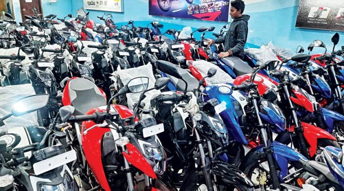 মন্দা পেরিয়ে চাকা ঘুরছে আবার, গতি ফিরছে মোটরসাইকেল বাজারে