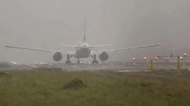 ঘন কুয়াশায় ঢাকায় ৯টি ফ্লাইট ডাইভার্ট