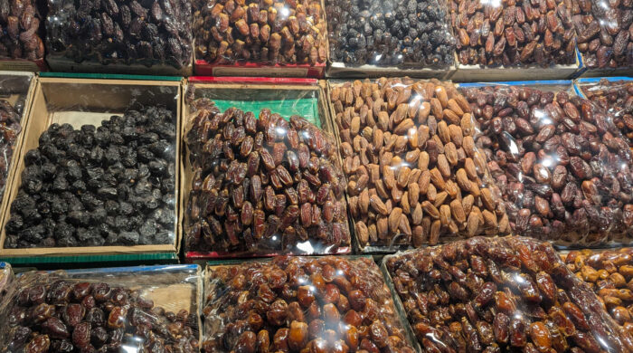 আমদানি বাড়ছে, তবু নাগালের বাইরে খেজুরের দাম