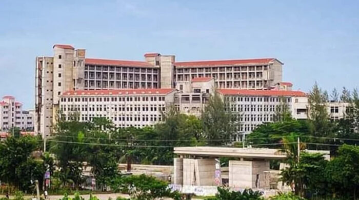 গোপালগঞ্জ বিজ্ঞান বিশ্ববিদ্যালয় গেটে ককটেল বিস্ফোরণ, আতঙ্ক