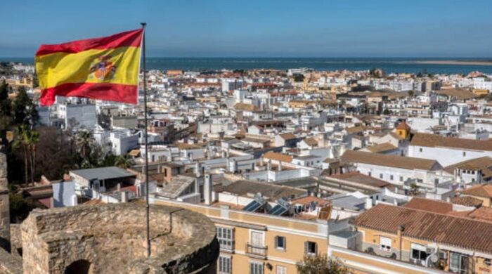 ৫ লাখ অবৈধ অভিবাসীকে বৈধতার পথে আনছে স্পেন