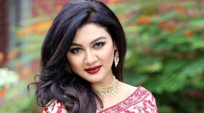 ‘কুসুম’ হয়ে নতুন বছরের প্রথম স্বীকৃতি জয়ার ঝুলিতে