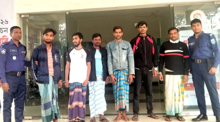 গোবিন্দগঞ্জে পুলিশের ওপর হামলা