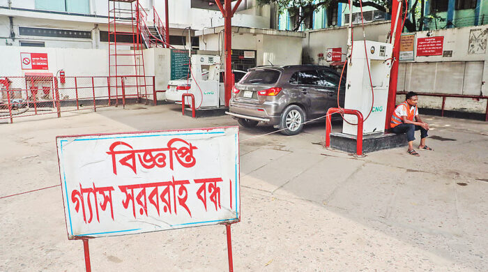 এলপিজি সংকটে বাজার অচল, ফিলিং স্টেশনে ঝুলছে ‘গ্যাস নেই’