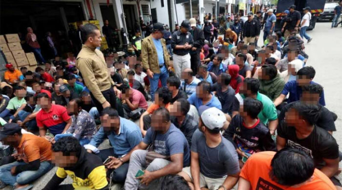 মালয়েশিয়ায় বড় অভিযানে ২৬ বাংলাদেশিসহ ৭৭ অভিবাসী আটক