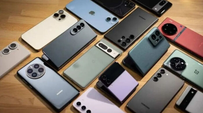 মোবাইল ফোনের দাম কমলো শুল্ক হ্রাসে