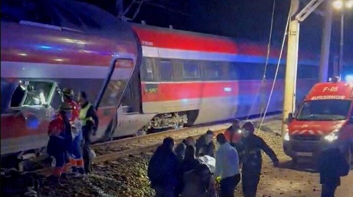 স্পেনে দ্রুতগতির ট্রেন দুর্ঘটনা