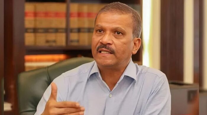 সমালোচনা করেন, সমস্যা নাই: আসিফ নজরুল