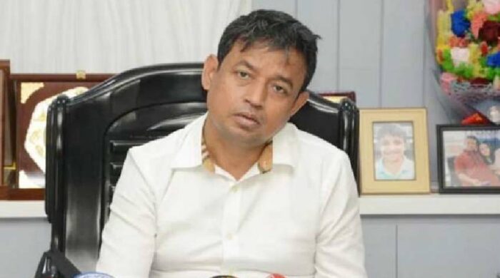 সাবেক ডিবি প্রধান হারুন ফরমাল চার্জ