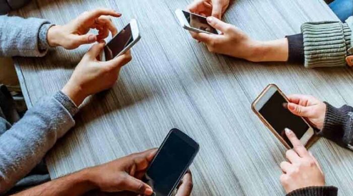 সামাজিক যোগাযোগ আসক্তি না অভ্যাস, কীভাবে কমাবেন