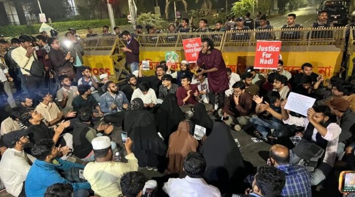 যমুনার সামনে পুলিশের সঙ্গে সরকারি চাকরিজীবীদের দফায় দফায় সংঘর্ষ